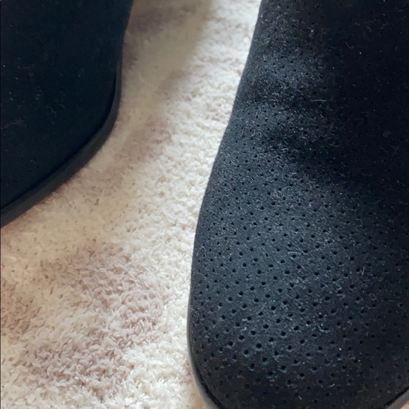 NWOT Vince Camuto Parveen Suede Booties w/ Buckle - Picture 4 of 10